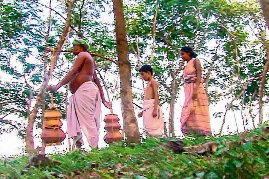 সত্যজিতের সংগ্রাম, সিনেমা বানাল ভবানী ভবনের পুলিশ