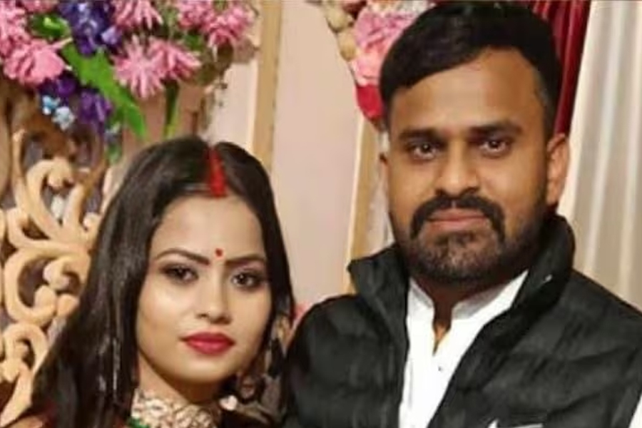 বন্ধুর জন্মদিনে পার্টি করার ‘অপরাধ’, রাস্তায় দাঁড়িয়ে স্ত্রীকে গুলি করে ‘খুন’ করল স্বামী!