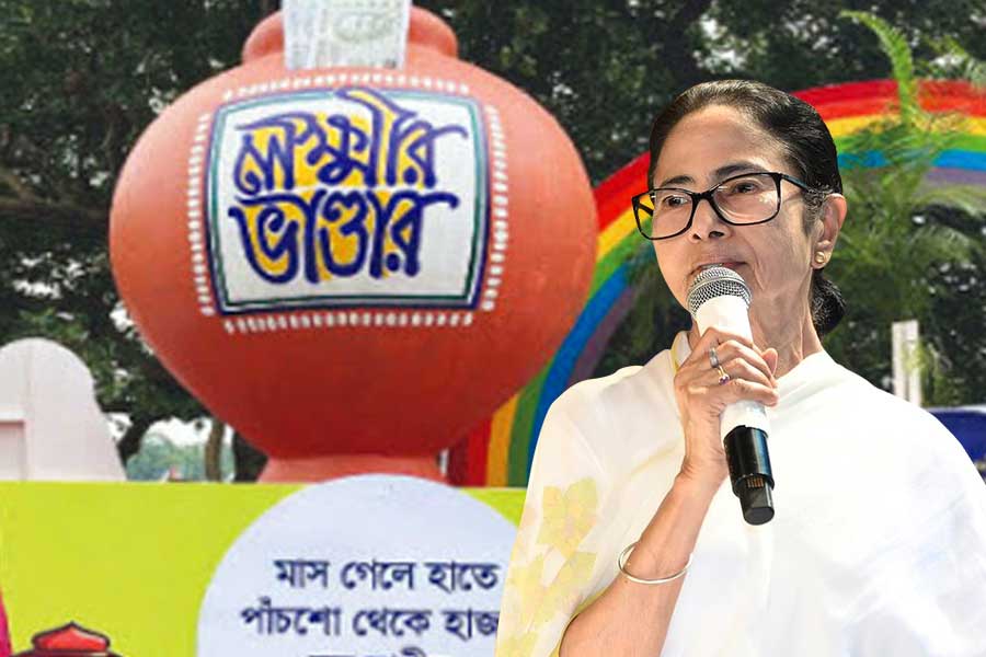 ‘বাংলার অর্থনীতিকে পালটে দিয়েছে লক্ষ্মীর ভাণ্ডার’, মুখ্যমন্ত্রীর প্রকল্পের প্রশংসায় RBI কর্তা