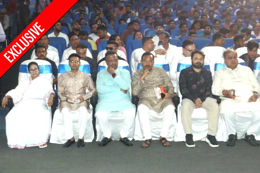 EXCLUSIVE: ‘রক্তবীজ ২’ মুক্তির আগে মুখ্যমন্ত্রীর আশীর্বাদ নিলেন শিবপ্রসাদ, শুভেচ্ছা জানালেন মমতা