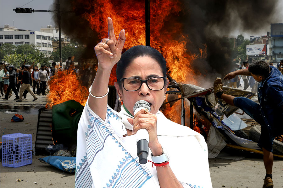 ‘আপনারা নিশ্চিন্তে ঘুমান’, অগ্নিগর্ভ নেপাল নিয়ে রাজ্যবাসীকে ‘অভয়বার্তা’ মমতার