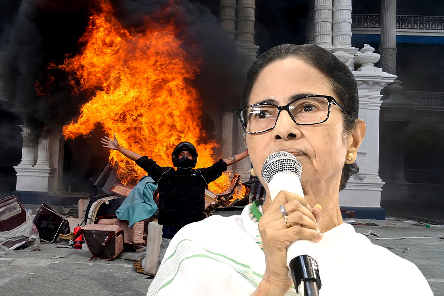 ‘আপনারা নিশ্চিন্তে ঘুমান’, নেপাল ইস্যুতে অভয়বার্তা মমতার