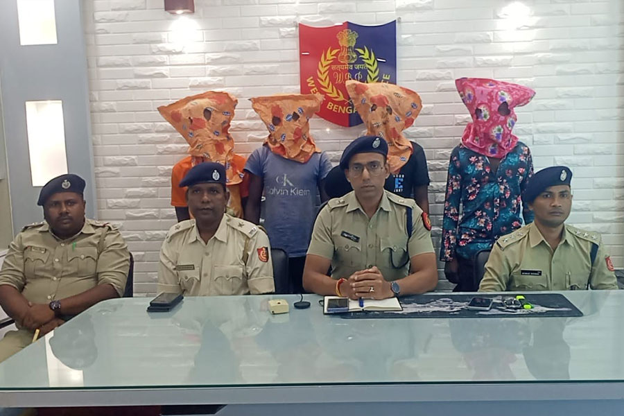 ‘ডাইনি’ অপবাদে মেমারিতে অশীতিপর বৃদ্ধা খুন? পুকুরে মিলল দেহ!