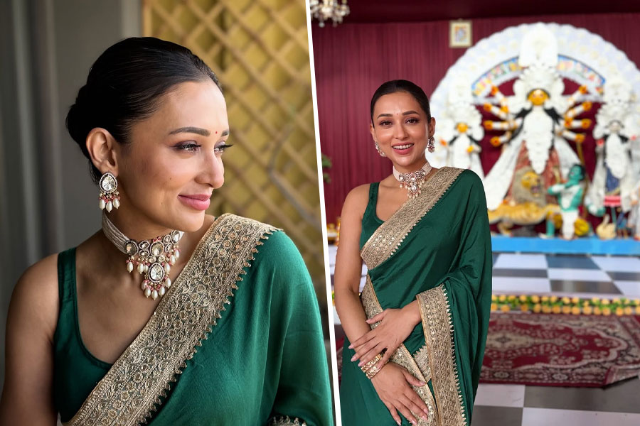 ‘ছোট্ট টিপ, হালকা লিপস্টিক’ আর শাড়িতে অপরূপা মিমি, দেখুন নায়িকার পুজোর সাজ