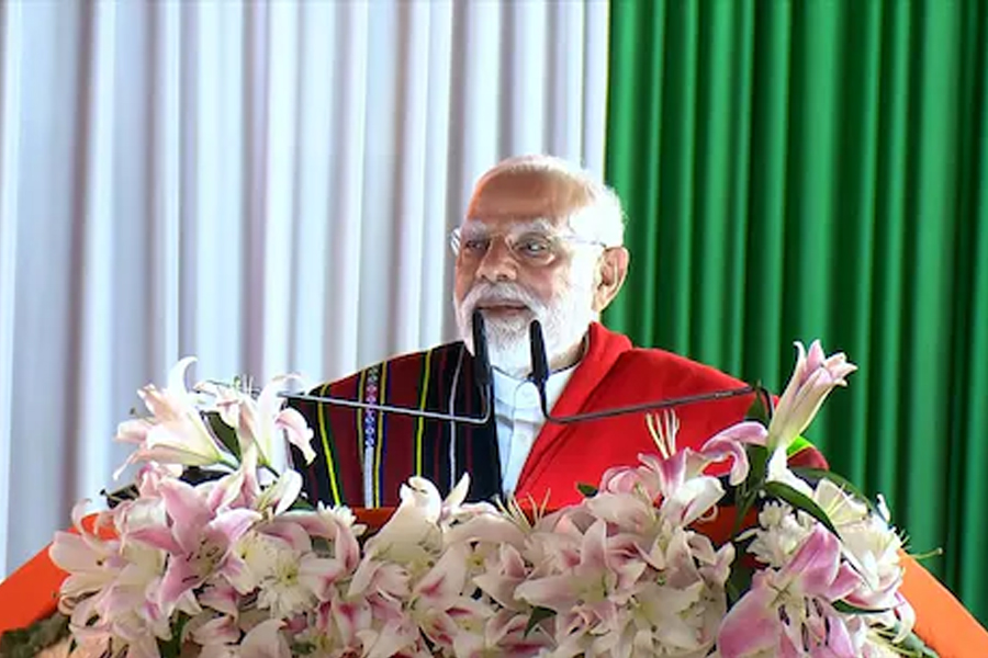 মণিপুরে মোদি, ইম্ফল থেকে মেতেই এবং কুকিদের শান্তিপূর্ণ সহাবস্থানের আহ্বান প্রধানমন্ত্রীর