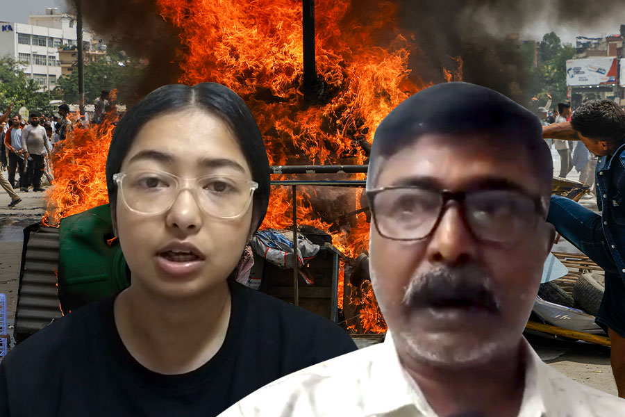 ‘নেপাল থেকে মেয়েকে ফেরানো হোক’, কান্নায় ভাঙলেন বাবা