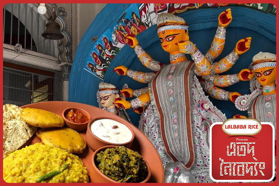 পুজোর ৫ দিনই অর্পণ করা হয় নৈবেদ্য, জানেন দেবীকে কী কী অন্নভোগ দেওয়ার প্রথা রয়েছে?