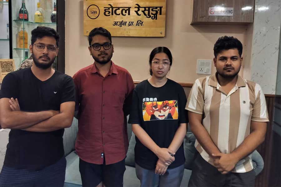 অগ্নিগর্ভ নেপালে আটকে বাংলার তিন গবেষক! উৎকণ্ঠায় পরিবার, অভয়বার্তা পুলিশের