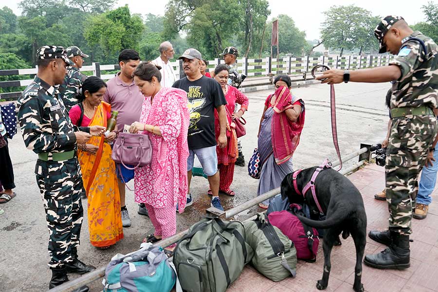 ‘আমাদের বাঁচান’, আর্তি নেপালে আটকে থাকা ভারতীয়দের, বিশেষ বিমান পাঠাচ্ছে কেন্দ্র!