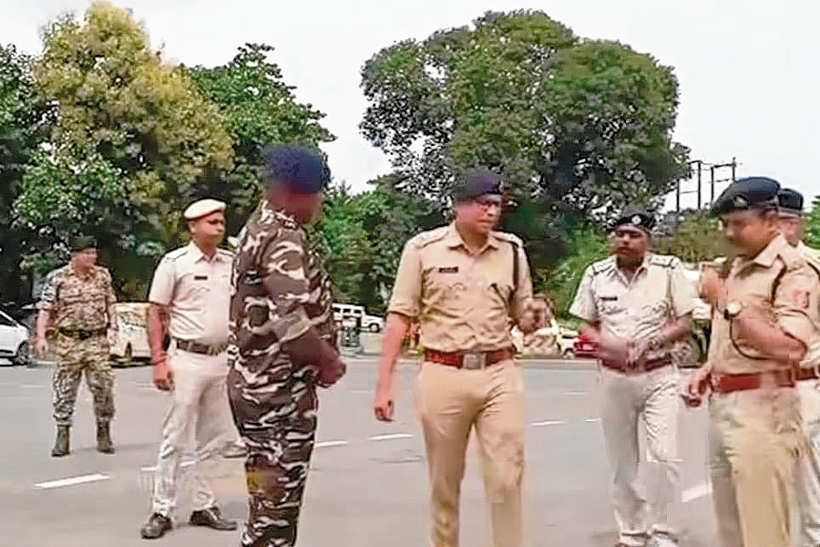 নেপালে অশান্তি, খাবারের খোঁজে ভারতের সীমান্তে ভিড়! কড়া নজরদারি এসএসবির