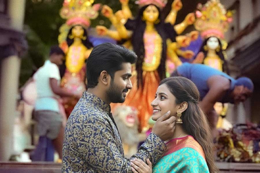 প্রেমে পড়ার পর প্রথম পুজো? এই মন্ত্রে জিতে নিন সঙ্গীর মন, রইল টিপস
