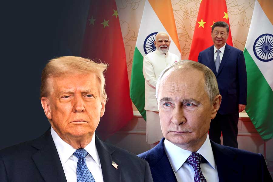 ‘ভারত-চিনের সঙ্গে এভাবে কথা বলতে পারেন না’! দুই বন্ধুরাষ্ট্রের পাশে দাঁড়িয়ে ট্রাম্পকে কড়া বার্তা পুতিনের