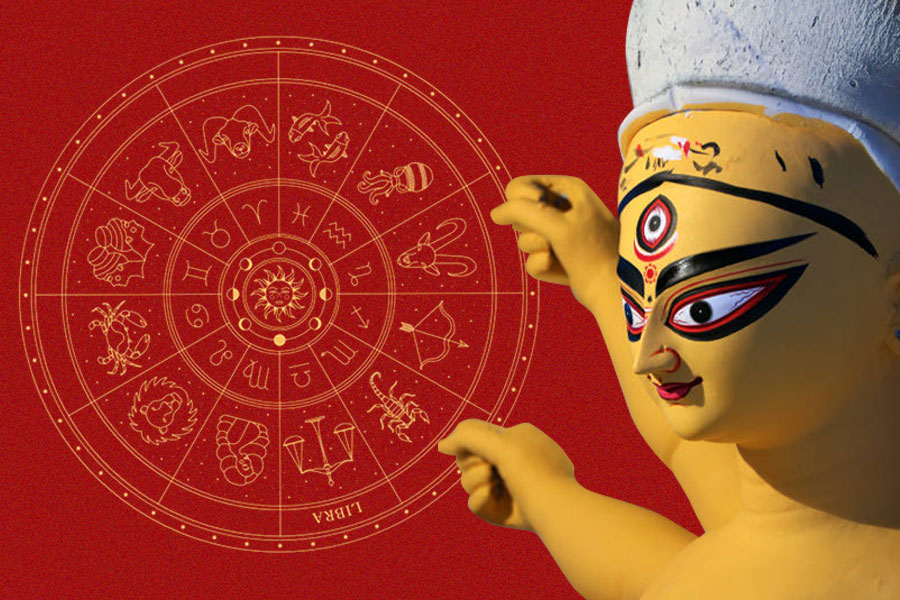 দেবীর বোধনের আগেই মহালক্ষ্মী রাজযোগ! পুজোয় এই রাশির জাতক-জাতিকারা ভাসবেন সুখের সাগরে