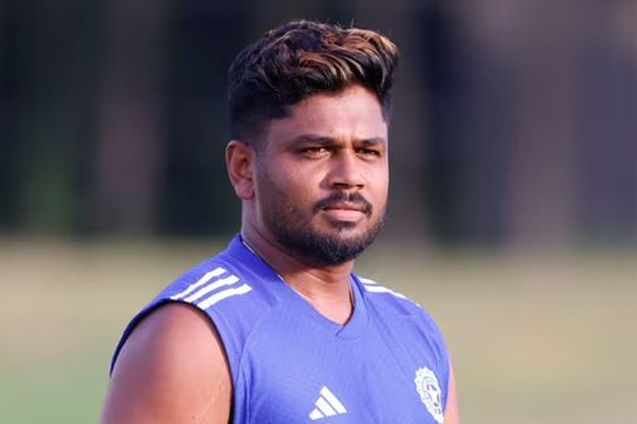 পাঁচ নম্বরে মানিয়ে নিতে শেখো! গিলের নাম তুলে সঞ্জুকে ‘মিষ্টি সুরে’ বার্তা ভারতের কোচের