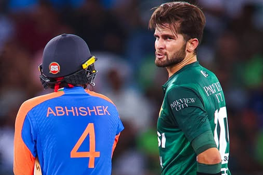 মহাষষ্ঠীর রাতে ভারত বনাম পাকিস্তান, রাউন্ড থ্রির শেষে চ্যাম্পিয়ন হতে যুযুধান অভিষেক-শাহিন