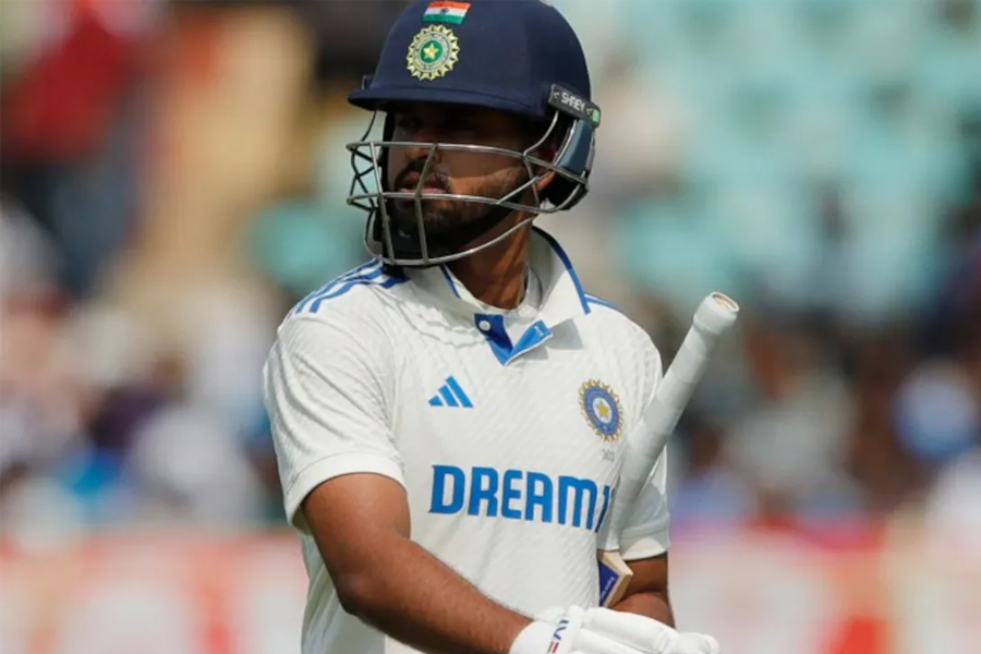 লাল বলের ক্রিকেটে অনির্দিষ্টকালীন ‘বিশ্রামের’ আর্জি! টেস্ট কেরিয়ার শেষ শ্রেয়সের?