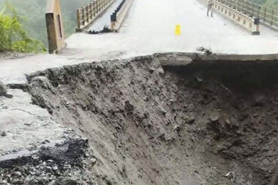 ভারী বৃষ্টিতে ফুঁসছে তিস্তা, দার্জিলিংয়ে জল বইছে জাতীয় সড়কে! সিকিমে প্রবল ভূমিধস