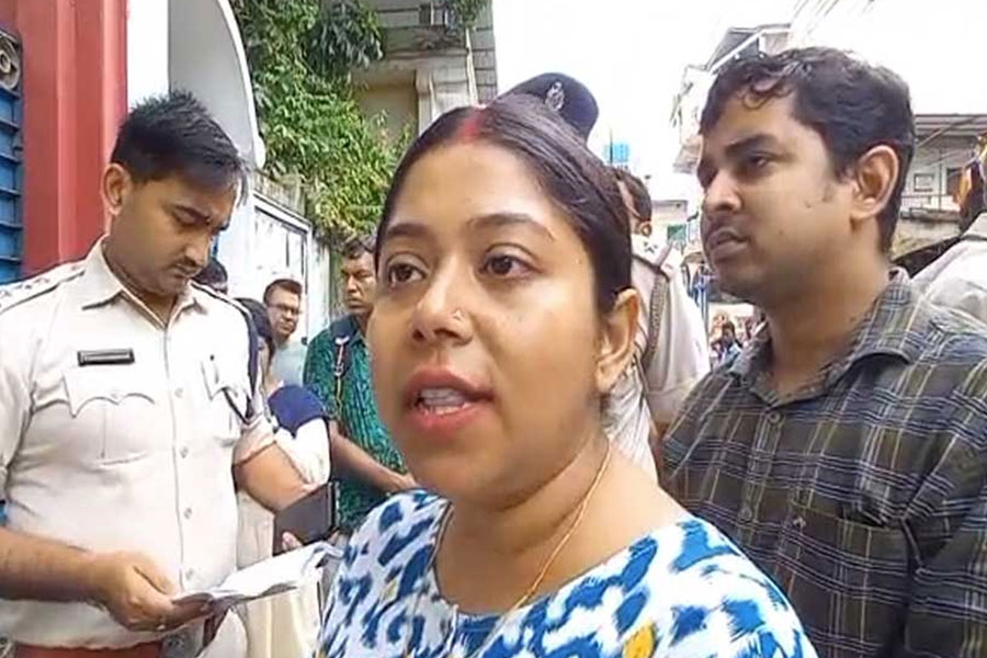‘নোয়া পরেই SSC’র পরীক্ষায় বসেছিলেন তরুণী’, তদন্তের পর বিতর্ক উড়িয়ে দাবি পুলিশের