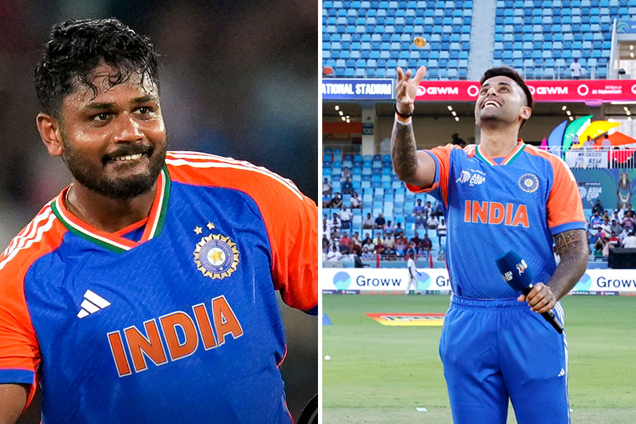 জল্পনার অবসান ঘটিয়ে প্রথম একাদশে সঞ্জু, এশিয়া কাপের শুরুতেই টস জিতল ভারত