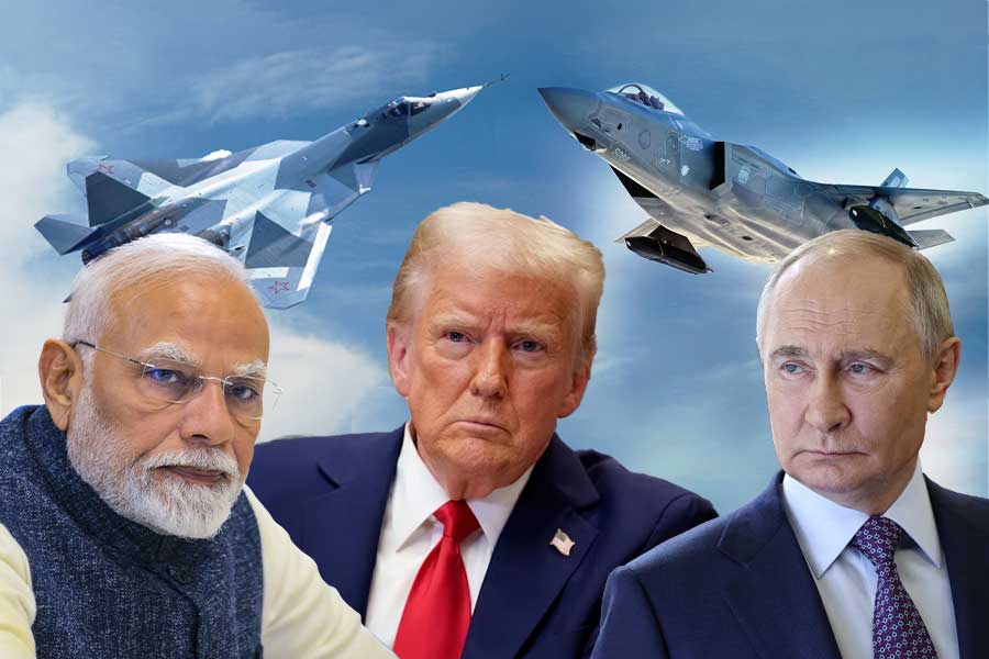 শুল্ক-ভিসা জোড়াবোমা! যুদ্ধবিমান কেনায় ট্রাম্পের প্রস্তাব ফিরিয়ে রুশ দ্বারে মোদি সরকার?