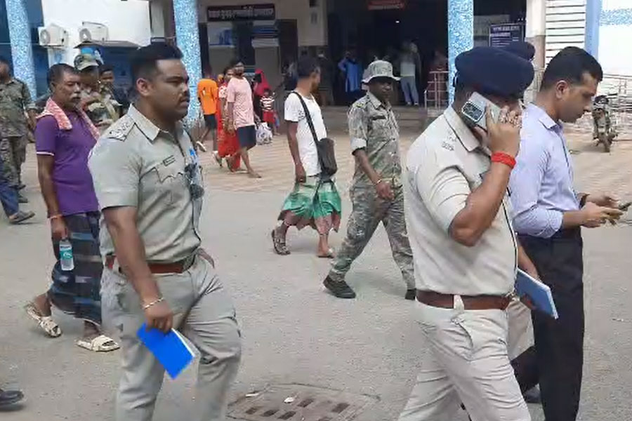 ওষুধ খাওয়ানোর নামে শিশুকে নিয়ে উধাও মহিলা! আমতা হাসপাতালে বিক্ষোভ, ভাঙচুরের অভিযোগ