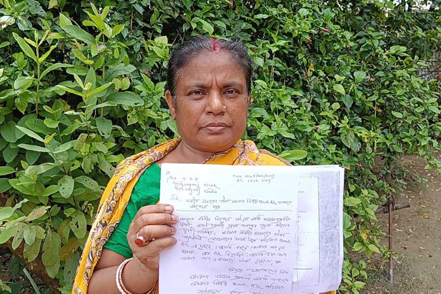 নামের ভুলে লক্ষ্মীর ভাণ্ডারের টাকা অন্যের অ্যাকাউন্টে!  চাইতেই ‘কাটমানি’ দাবি