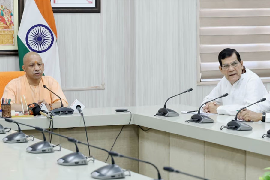 লক্ষ্য উন্নত উত্তরপ্রদেশ, রাজ্যের মেয়র, পঞ্চায়েত প্রধান ও পুরপ্রতিনিধিদের সঙ্গে বৈঠক যোগীর