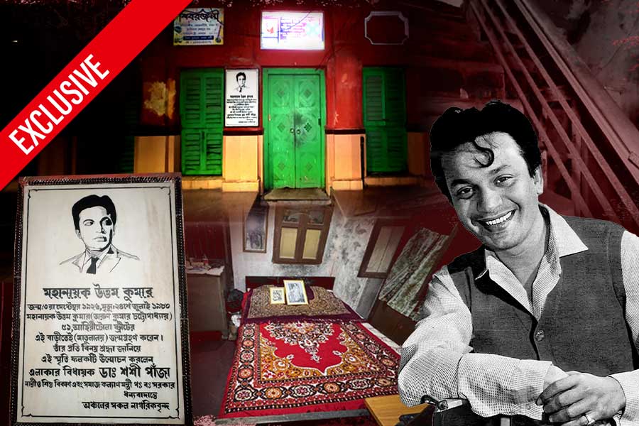 আজও ‘জীবন্ত’ উত্তম, আতুঁড়ঘরে মহানায়ক-রহস্য