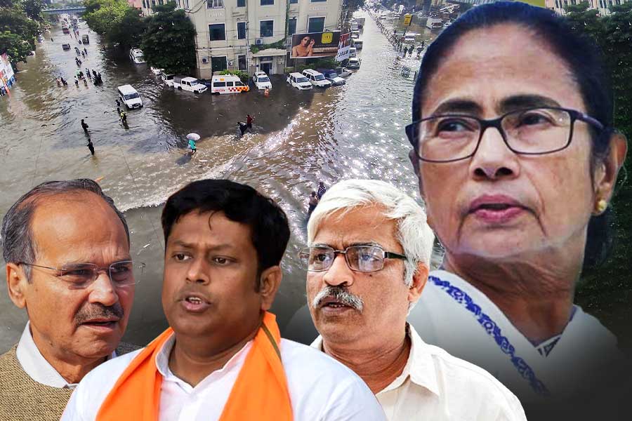 ‘ডুবেছে’ কলকাতা, দায় কার? ‘অব্যবস্থা’র অভিযোগে সরব বিরোধীরা