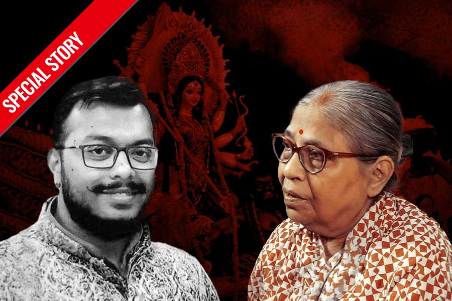 ‘দেখার কেউ নেই,’ উৎসবের দিনে চোখে জল বিতান অধিকারীর বৃদ্ধা মায়ের