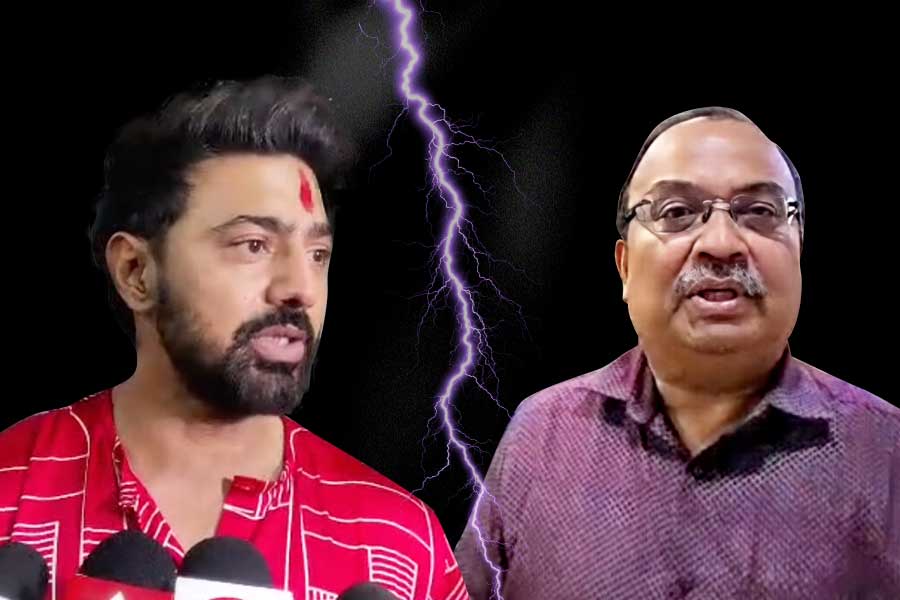 দেবের ইট, কুণালের পাটকেল, ‘রঘু ডাকাত’ নিয়ে তরজা জারি