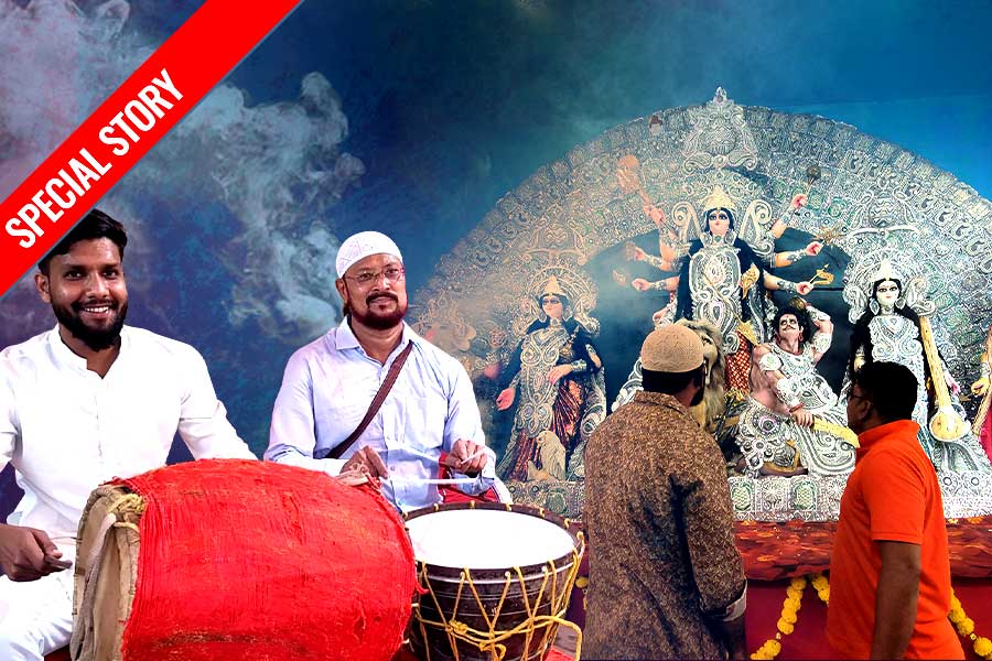 পুজো সব্বার! খিদিরপুরে উৎসবে শরিক হিন্দু-মুসলিমরা