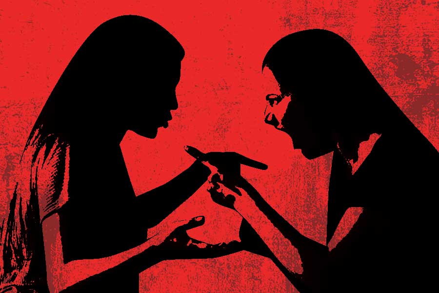 বাজি ফাটানো নিয়ে পানিহাটিতে চুলোচুলি মহিলাদের! ভাইরাল ভিডিও