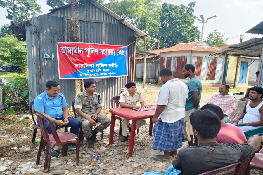 বন্যায় হারানো জরুরি নথি ফেরাতে আলিপুরদুয়ারে ভ্রাম্যমাণ ক্যাম্প খুলল পুলিশ