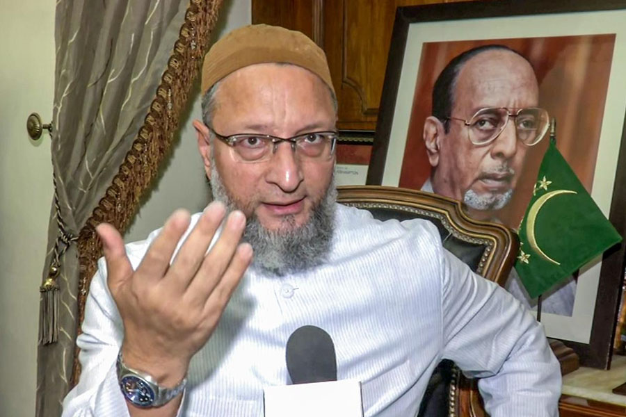 ‘আল্লাহ ওই গুন্ডার হিসেব নেবে’, মোদি নেতানিয়াহুর প্রশংসা করায় তেলেবেগুনে জ্বললেন ওয়েইসি