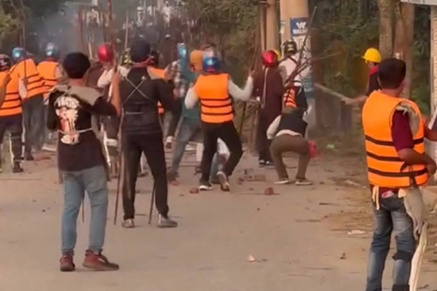 লুডো খেলা নিয়ে সামান্য অশান্তি থেকে বাড়িঘর ভাঙচুর, রণক্ষেত্র বাংলাদেশে মৃত ১