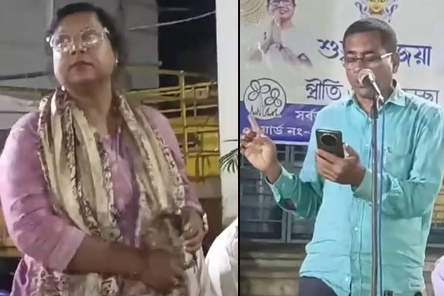 তৃণমূলের বিজয়ার অনুষ্ঠানে বিএলও-দের পরিচয়পর্ব! তুমুল বিতর্ক খড়গপুরের