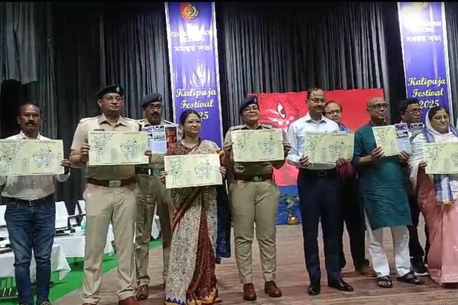 কালীপুজোয় ‘কড়া’ ট্রাফিক! বারাসতে প্রস্তুতি বৈঠকে কয়েকদফা নির্দেশিকা জেলা পুলিশের
