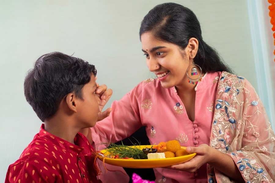 ভাইফোঁটার উৎপত্তি কীভাবে? ভাই-বোনের অটুট সম্পর্কের নেপথ্যে রয়েছে বহু পৌরাণিক কাহিনি
