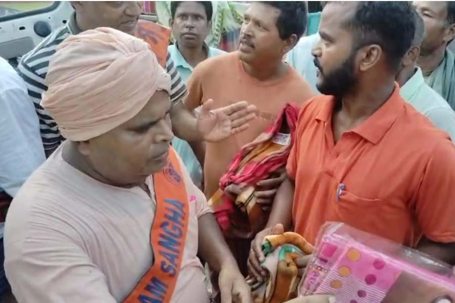 দুর্যোগে বিপর্যস্ত উত্তরবঙ্গ, দুর্গতদের পাশে ভারত সেবাশ্রম সংঘ