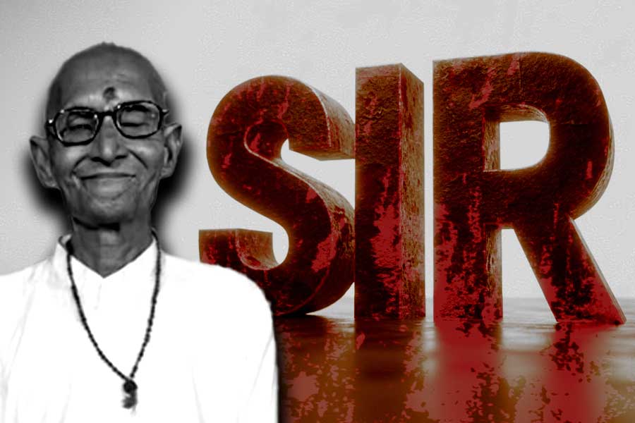 বাংলাদেশে ফিরতে হবে! SIR আতঙ্কে ‘আত্মঘাতী’ ৯৫-এর বৃদ্ধ, তৃণমূল বলছে, ‘বাংলা সহ্য করবে না’