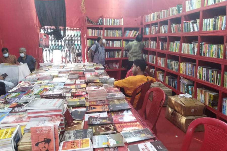 দুর্গাপুজোয় লক্ষ্মীলাভ, কালীপুজোতেও বুকস্টল সিপিএমের!