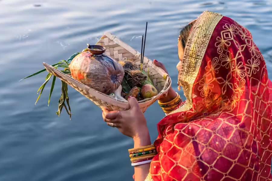 ছটপুজোয় বন্ধ রাখতে হবে মাছ-মাংসের দোকান! অন্ডালে নিদান দিয়ে বিতর্কে বিজেপি