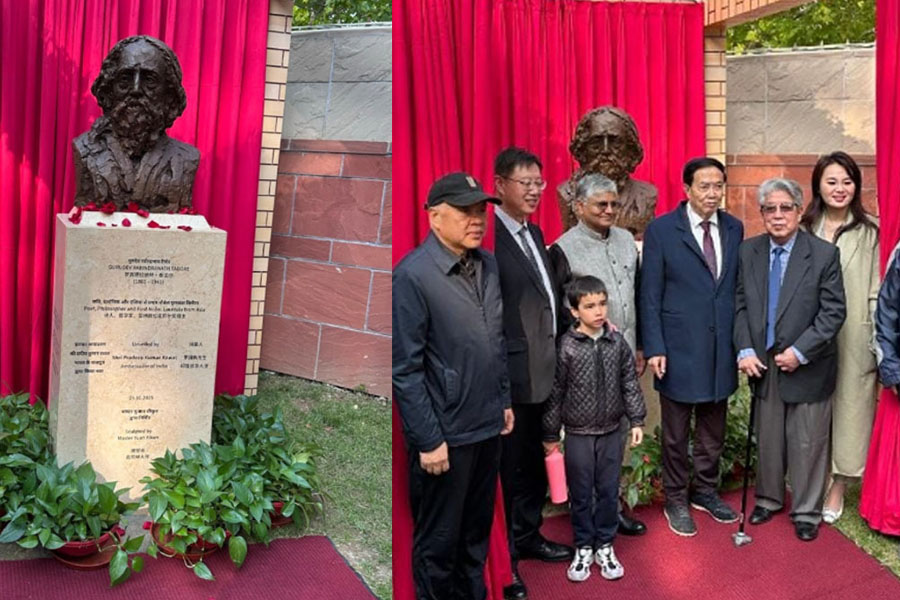 চিনকে ‘নিকটাত্মীয়’ বলতেন, বেজিংয়ে ভারতীয় দূতাবাসে বসল রবীন্দ্র-মূর্তি