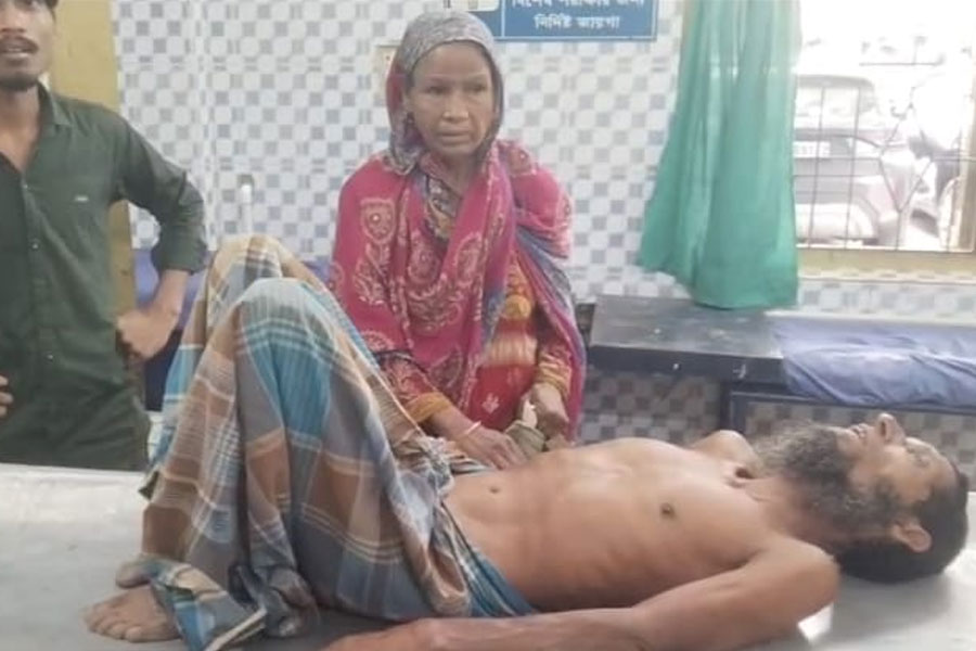 এসআইআর আতঙ্কে আত্মহত্যার চেষ্টা কোচবিহারের খায়রুলের, সুস্থতা কামনা অভিষেকের