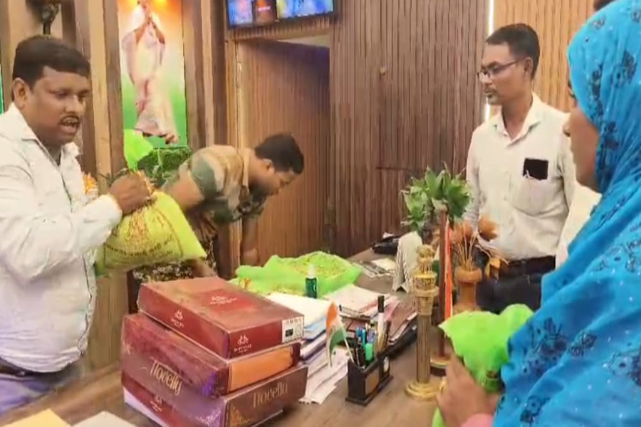উদ্বেগের অবসান! ইরাকে আটক পরিযায়ী শ্রমিকরা ফিরছেন অভিষেকের উদ্যোগে