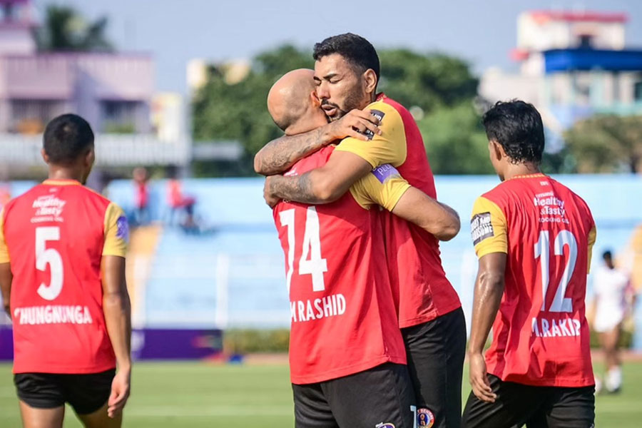রশিদ-বিষ্ণুর গোলে একতরফা জয়, নামধারীকে হারিয়ে আইএফএ শিল্ডের ফাইনালে ইস্টবেঙ্গল
