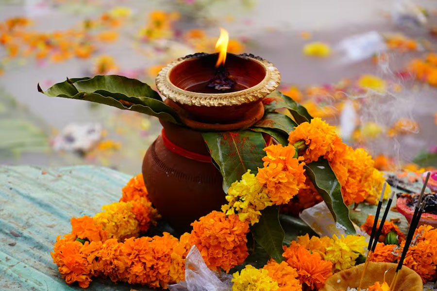 নিম্নচাপে ক্ষতি, লক্ষ্মীপুজোয় ফুল সংকট!