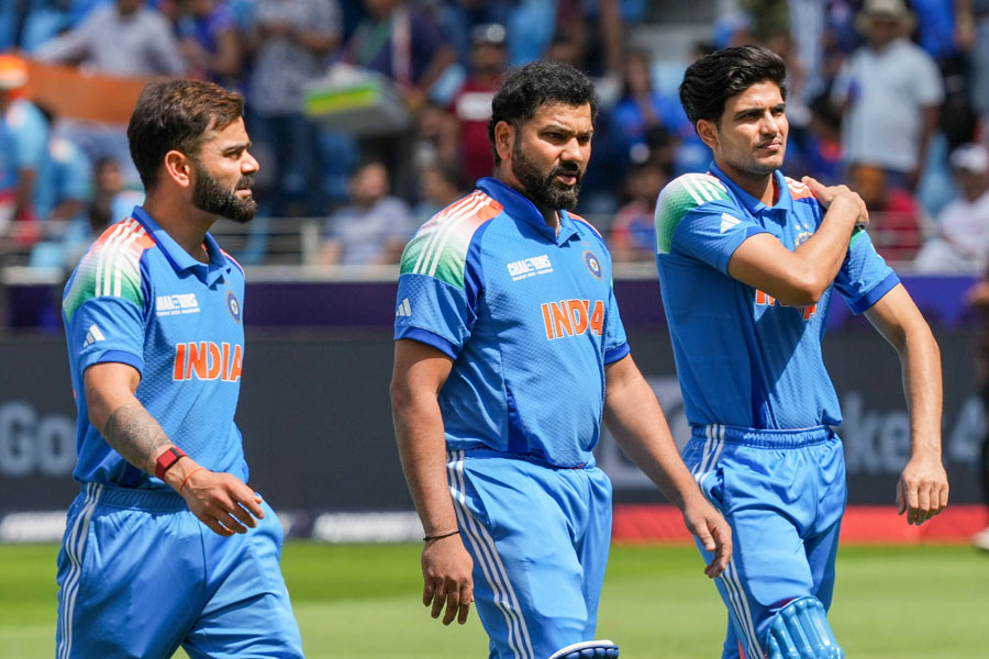 অজি সফরের পর অবসরে ‘রো-কো’? দুই তারকার ভবিষ্যৎ নিয়ে বড় ইঙ্গিত ‘ক্যাপ্টেন’ গিলের