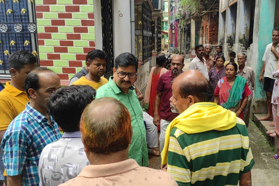 ছাত্রীকে একা পেয়ে অভব্য আচরণ! গ্রেপ্তার কলেজ শিক্ষক, শোরগোল চুঁচুড়ায়